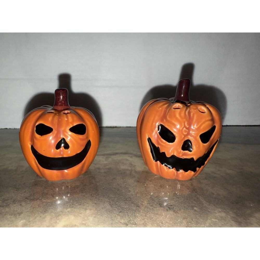 Cracker Barrel Halloween‎ Pumpkin Jack-O'-Lantern Mini Salt & Pepper Shakers